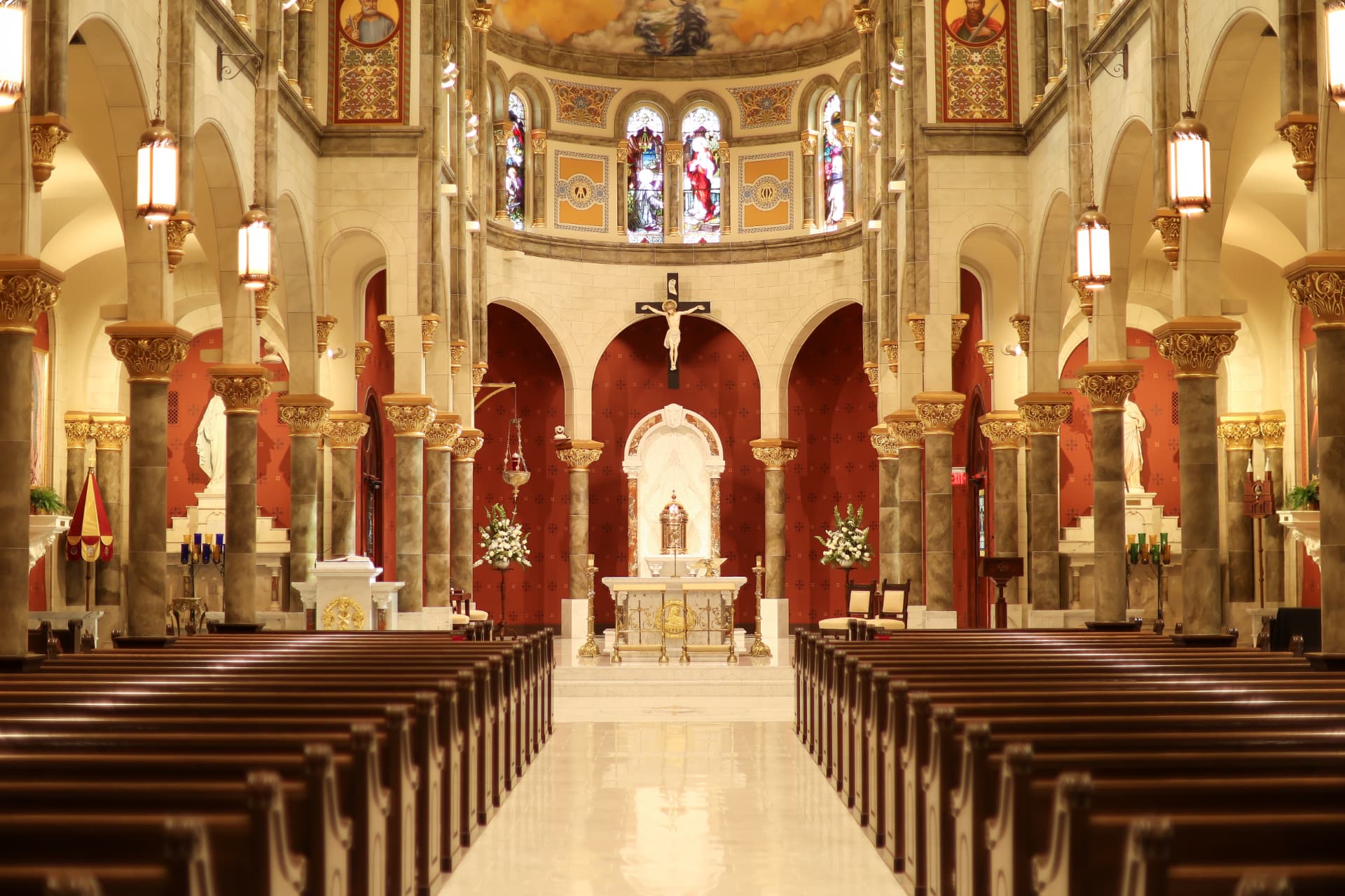 Interior sanctuary of the Basilica of the Sacred Heart of Jesus in Atlanta, Georgia